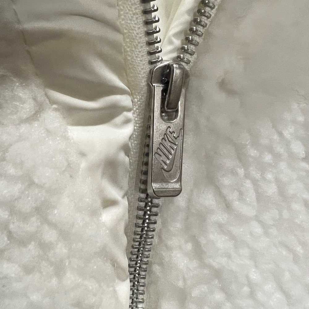 Nike Women’s Loose Fit Sherpa White Coat - Picture 11 of 16